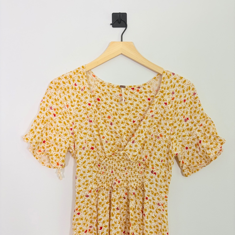 Free People In Full Bloom Midi Dress Ivory Floral V-Neck Smocked Waist XS - Picture 3 of 9